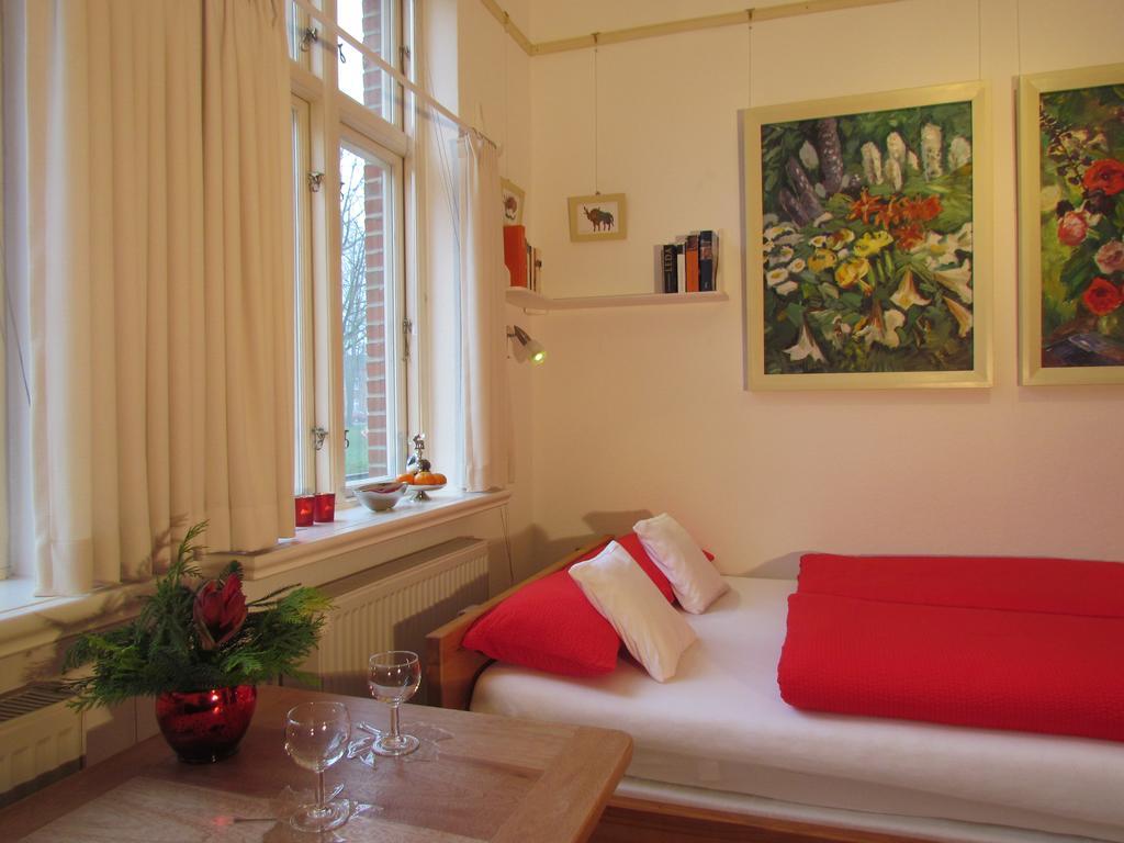 Apartments Im Froschhaus Mit Fruehstueckskuechen Friedrichstadt Rum bild