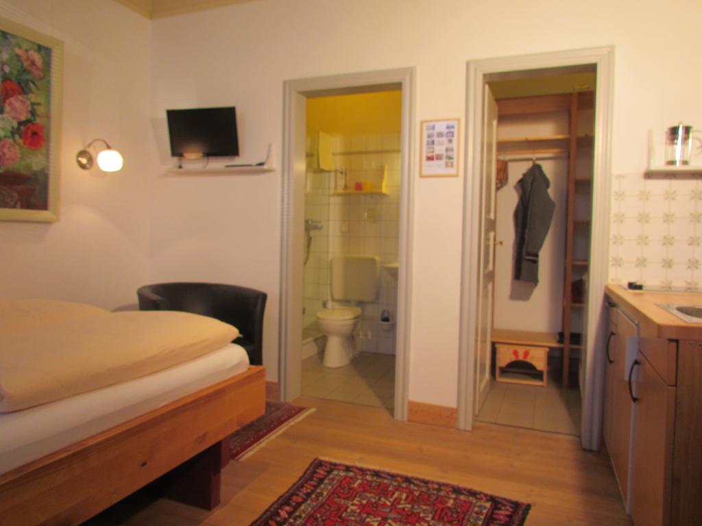 Apartments Im Froschhaus Mit Fruehstueckskuechen Friedrichstadt Exteriör bild