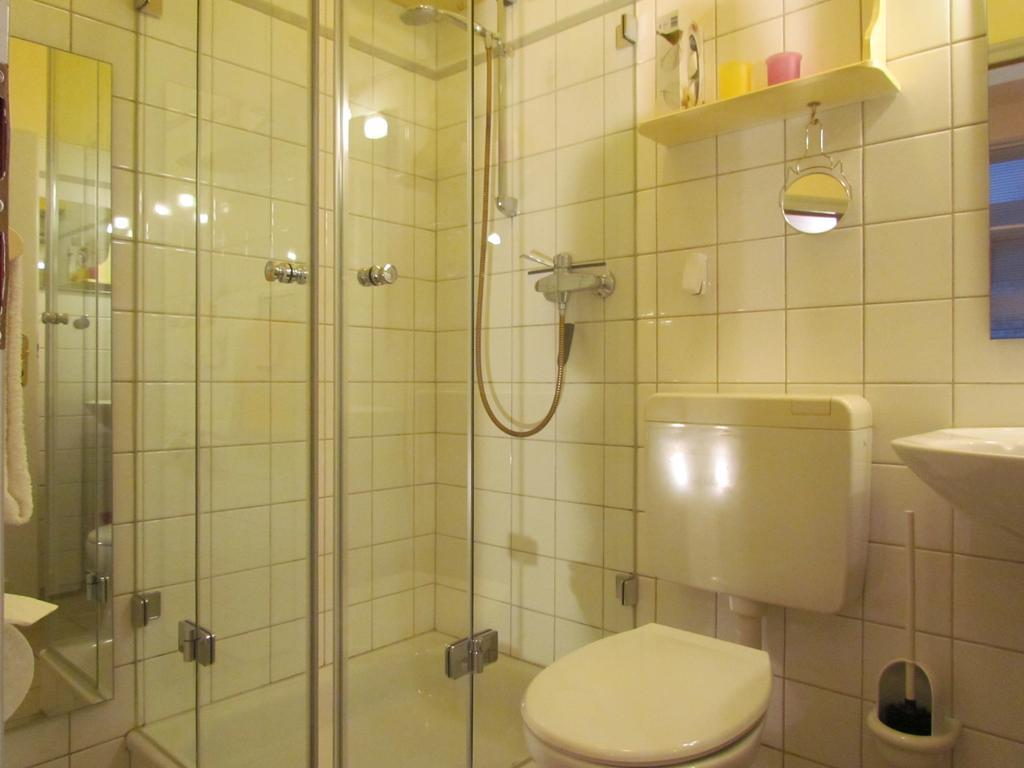 Apartments Im Froschhaus Mit Fruehstueckskuechen Friedrichstadt Exteriör bild